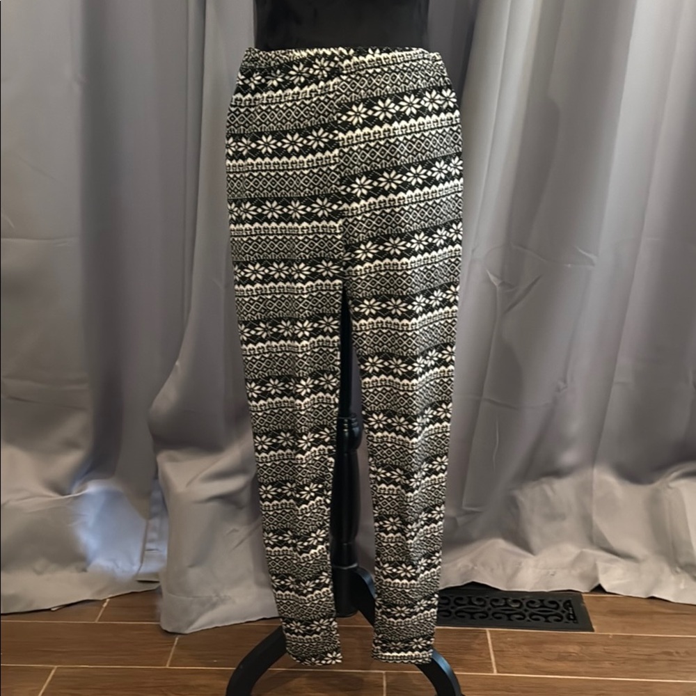 Black and White Patterned Women's Pants. BRAND NEW